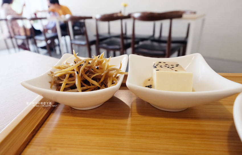 台中大里│在廚房-蔬食的美味,份量足,環境優 - 藍色起士的美食主義