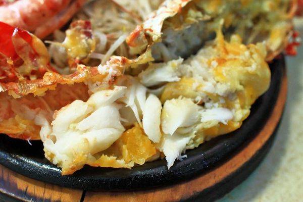 【板橋美食】原創厚切牛排-多汁程度破表！超過３公分厚度的爆汁厚切豬排