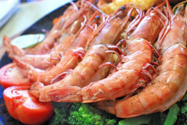 【板橋美食】原創厚切牛排-多汁程度破表！超過３公分厚度的爆汁厚切豬排