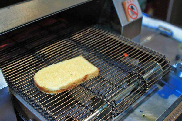 【板橋美食】原創厚切牛排-多汁程度破表！超過３公分厚度的爆汁厚切豬排