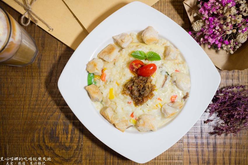 高雄左營︱O.manny 奧曼尼 Kitchen　寧靜小店、超邪惡熱鍋鬆餅，邂逅一場食與畫交織的優雅繽紛好時光！