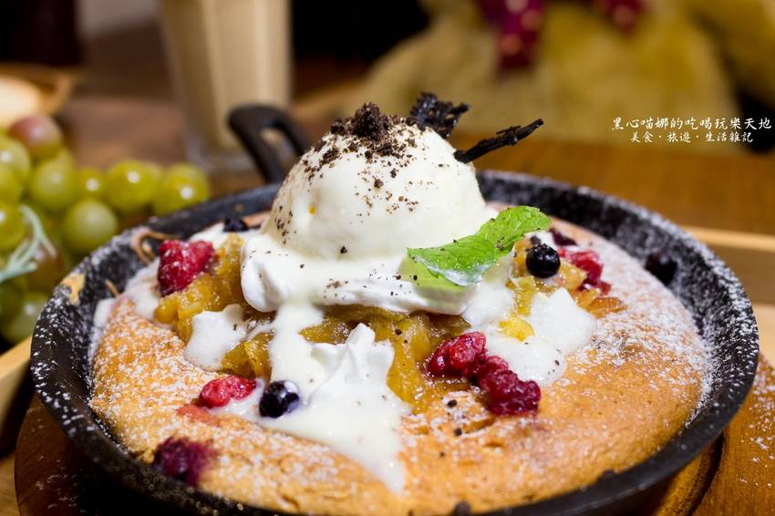 高雄左營︱O.manny 奧曼尼 Kitchen　寧靜小店、超邪惡熱鍋鬆餅，邂逅一場食與畫交織的優雅繽紛好時光！