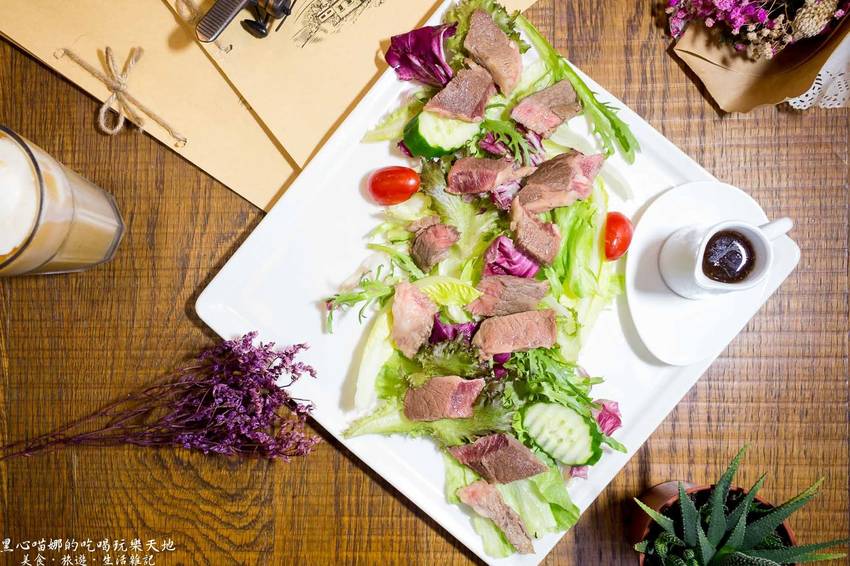 高雄左營︱O.manny 奧曼尼 Kitchen　寧靜小店、超邪惡熱鍋鬆餅，邂逅一場食與畫交織的優雅繽紛好時光！