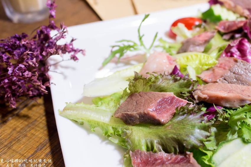 高雄左營︱O.manny 奧曼尼 Kitchen　寧靜小店、超邪惡熱鍋鬆餅，邂逅一場食與畫交織的優雅繽紛好時光！