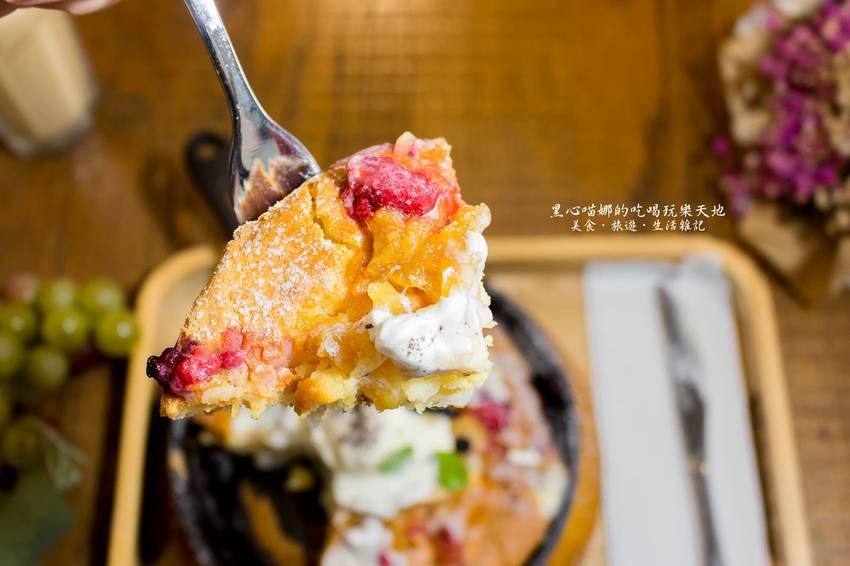 高雄左營︱O.manny 奧曼尼 Kitchen　寧靜小店、超邪惡熱鍋鬆餅，邂逅一場食與畫交織的優雅繽紛好時光！