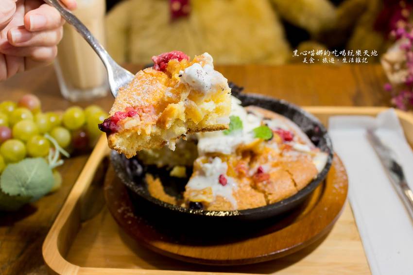 高雄左營︱O.manny 奧曼尼 Kitchen　寧靜小店、超邪惡熱鍋鬆餅，邂逅一場食與畫交織的優雅繽紛好時光！