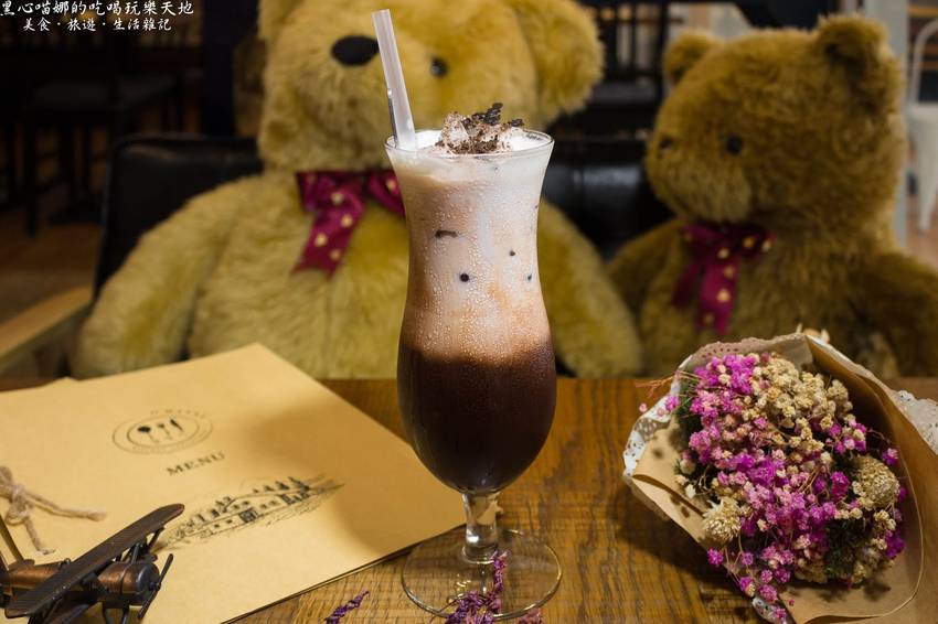 高雄左營︱O.manny 奧曼尼 Kitchen　寧靜小店、超邪惡熱鍋鬆餅，邂逅一場食與畫交織的優雅繽紛好時光！