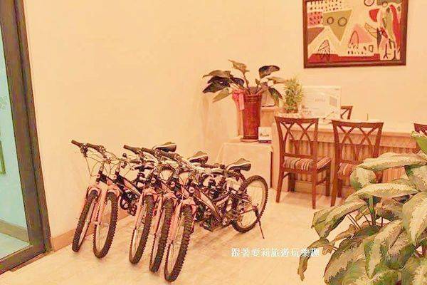 1513777877-4223690707_n