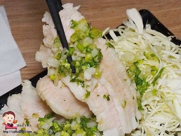 桃園觀光夜市美食-麵屋 豚次郎-精心熬煮大份量拉麵,芝麻擔擔麵讓人驚艷 (邀約) @民宿女王芽月-美食.旅遊.全台趴趴走