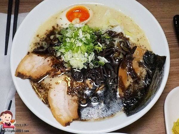 桃園觀光夜市美食-麵屋 豚次郎-精心熬煮大份量拉麵,芝麻擔擔麵讓人驚艷 (邀約) @民宿女王芽月-美食.旅遊.全台趴趴走