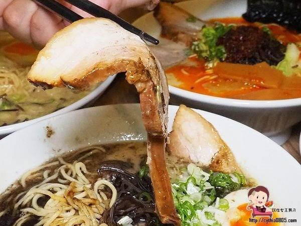 桃園觀光夜市美食-麵屋 豚次郎-精心熬煮大份量拉麵,芝麻擔擔麵讓人驚艷 (邀約) @民宿女王芽月-美食.旅遊.全台趴趴走