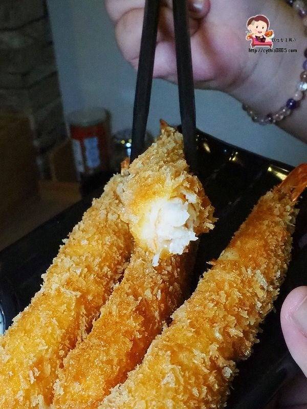 桃園觀光夜市美食-麵屋 豚次郎-精心熬煮大份量拉麵,芝麻擔擔麵讓人驚艷 (邀約) @民宿女王芽月-美食.旅遊.全台趴趴走