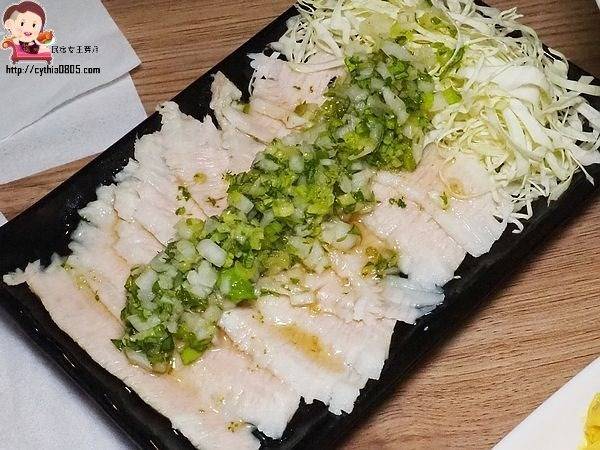 桃園觀光夜市美食-麵屋 豚次郎-精心熬煮大份量拉麵,芝麻擔擔麵讓人驚艷 (邀約) @民宿女王芽月-美食.旅遊.全台趴趴走