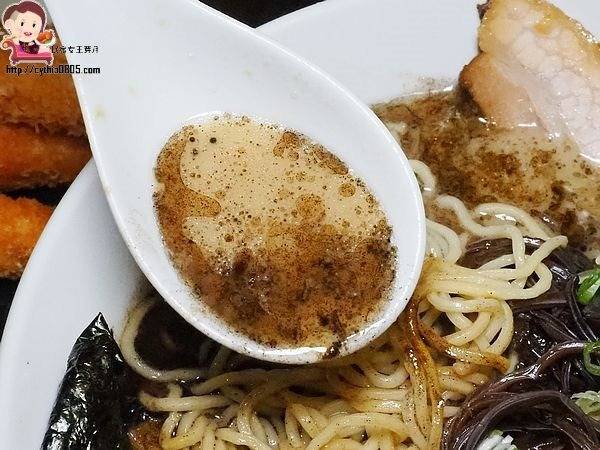 桃園觀光夜市美食-麵屋 豚次郎-精心熬煮大份量拉麵,芝麻擔擔麵讓人驚艷 (邀約) @民宿女王芽月-美食.旅遊.全台趴趴走