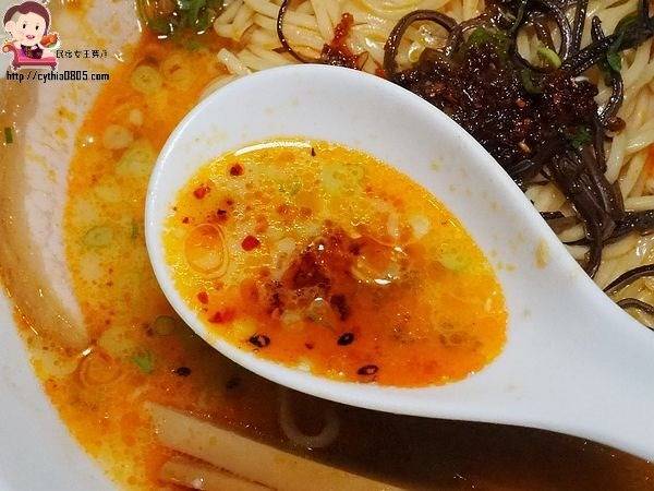 桃園觀光夜市美食-麵屋 豚次郎-精心熬煮大份量拉麵,芝麻擔擔麵讓人驚艷 (邀約) @民宿女王芽月-美食.旅遊.全台趴趴走