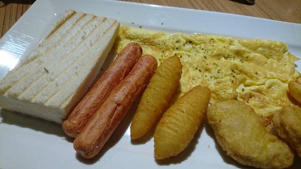 好食間早午餐：高雄~好。食間早午餐~享受早晨現作的美好時光~推創意料理倒插章魚燒~