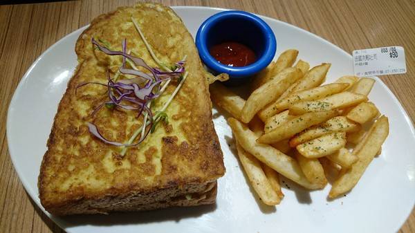 好食間早午餐：高雄~好。食間早午餐~享受早晨現作的美好時光~推創意料理倒插章魚燒~