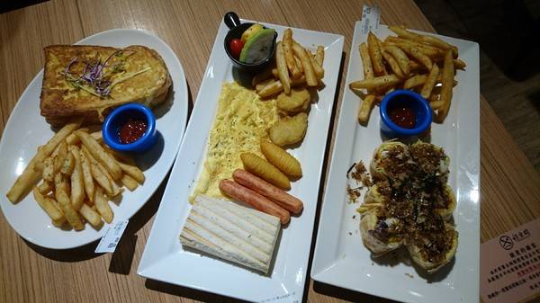 好食間早午餐：高雄~好。食間早午餐~享受早晨現作的美好時光~推創意料理倒插章魚燒~