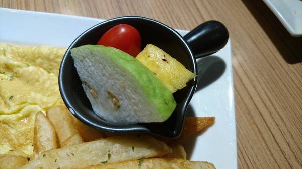 好食間早午餐：高雄~好。食間早午餐~享受早晨現作的美好時光~推創意料理倒插章魚燒~