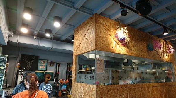 好食間早午餐：高雄~好。食間早午餐~享受早晨現作的美好時光~推創意料理倒插章魚燒~