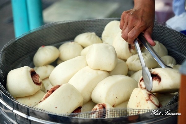 無名攤車傳統手工包子:【台南美食】在地45年無名老店!佳里區電信行前的人氣傳統包子店