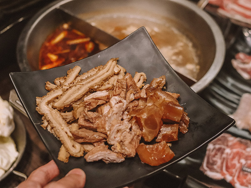 芙洛麗 銅話鍋物 | 草莓季草莓吃到飽、18種肉品、16種哈根達斯、莫凡彼冰淇淋、海鮮、雞胇任你吃還有海尼根啤酒暢飲無限喝