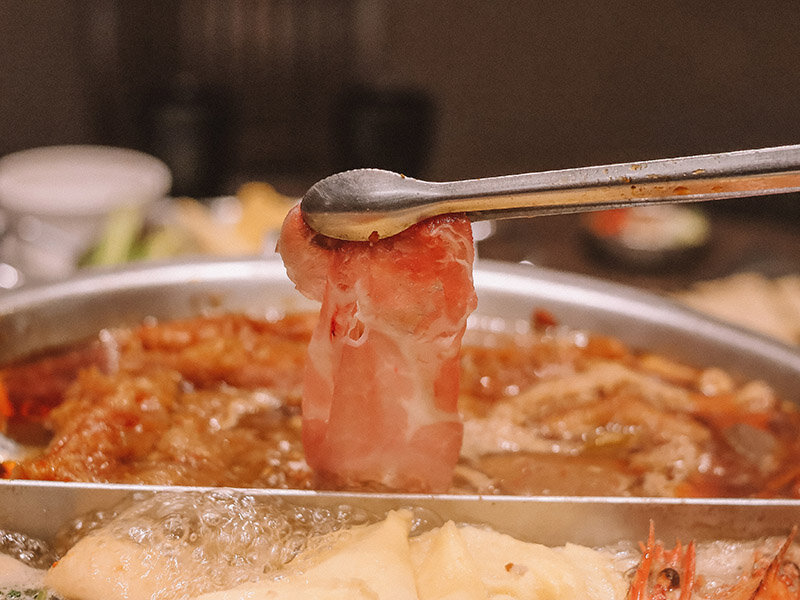 芙洛麗 銅話鍋物 | 草莓季草莓吃到飽、18種肉品、16種哈根達斯、莫凡彼冰淇淋、海鮮、雞胇任你吃還有海尼根啤酒暢飲無限喝