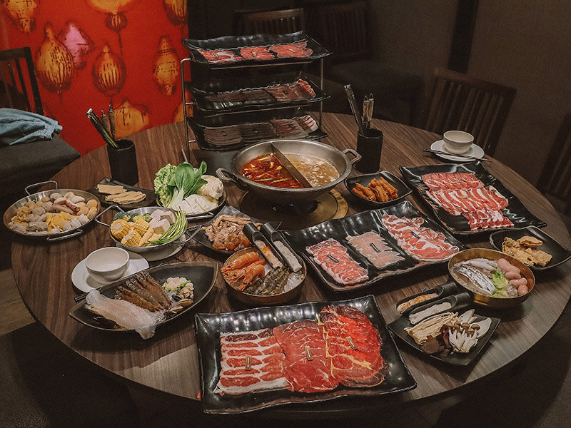 芙洛麗 銅話鍋物 | 草莓季草莓吃到飽、18種肉品、16種哈根達斯、莫凡彼冰淇淋、海鮮、雞胇任你吃還有海尼根啤酒暢飲無限喝