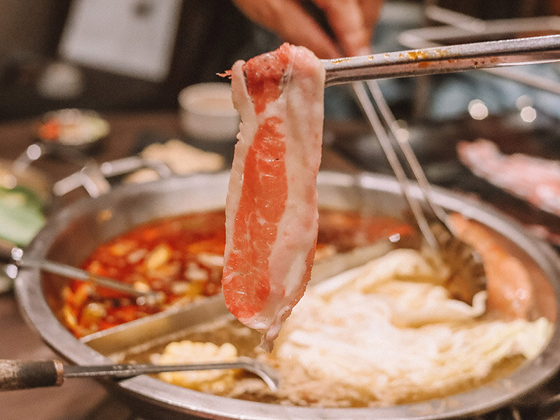 芙洛麗 銅話鍋物 | 草莓季草莓吃到飽、18種肉品、16種哈根達斯、莫凡彼冰淇淋、海鮮、雞胇任你吃還有海尼根啤酒暢飲無限喝