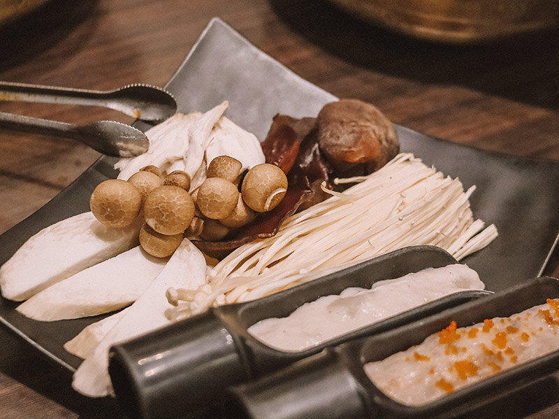 芙洛麗 銅話鍋物 | 草莓季草莓吃到飽、18種肉品、16種哈根達斯、莫凡彼冰淇淋、海鮮、雞胇任你吃還有海尼根啤酒暢飲無限喝