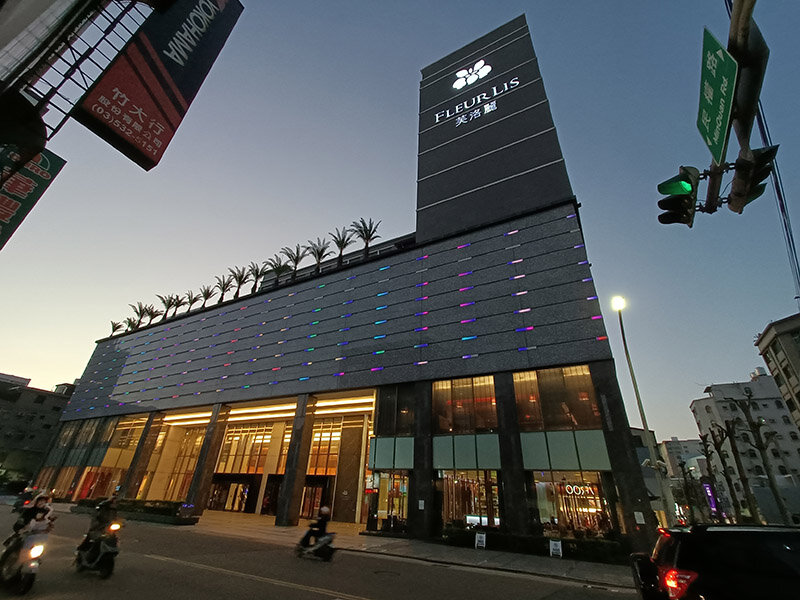 芙洛麗 銅話鍋物 | 草莓季草莓吃到飽、18種肉品、16種哈根達斯、莫凡彼冰淇淋、海鮮、雞胇任你吃還有海尼根啤酒暢飲無限喝