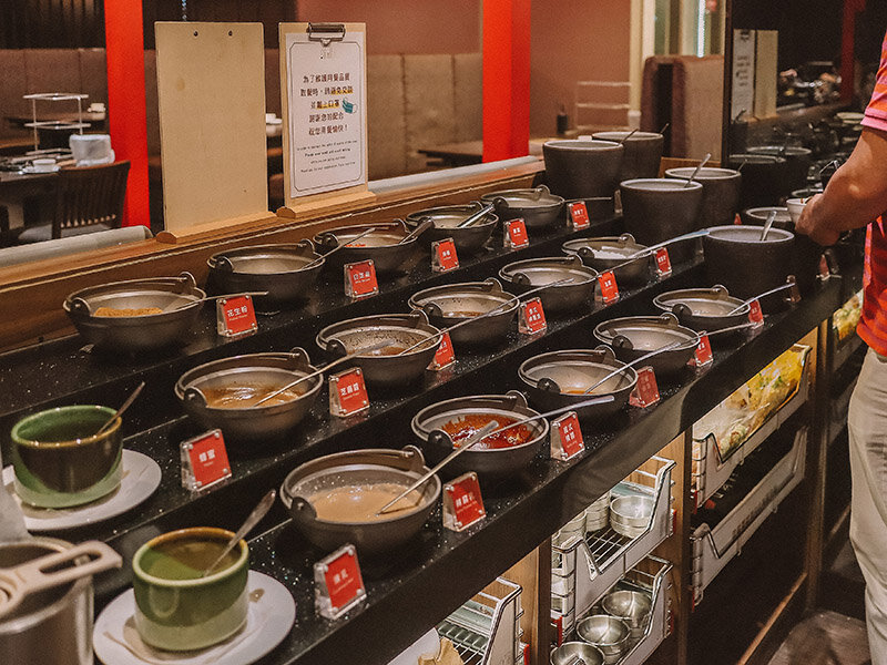 芙洛麗 銅話鍋物 | 草莓季草莓吃到飽、18種肉品、16種哈根達斯、莫凡彼冰淇淋、海鮮、雞胇任你吃還有海尼根啤酒暢飲無限喝