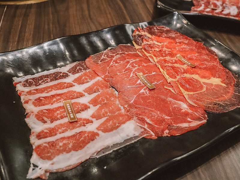 芙洛麗 銅話鍋物 | 草莓季草莓吃到飽、18種肉品、16種哈根達斯、莫凡彼冰淇淋、海鮮、雞胇任你吃還有海尼根啤酒暢飲無限喝