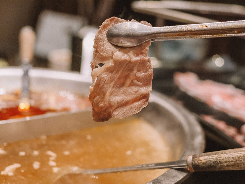 芙洛麗 銅話鍋物 | 草莓季草莓吃到飽、18種肉品、16種哈根達斯、莫凡彼冰淇淋、海鮮、雞胇任你吃還有海尼根啤酒暢飲無限喝