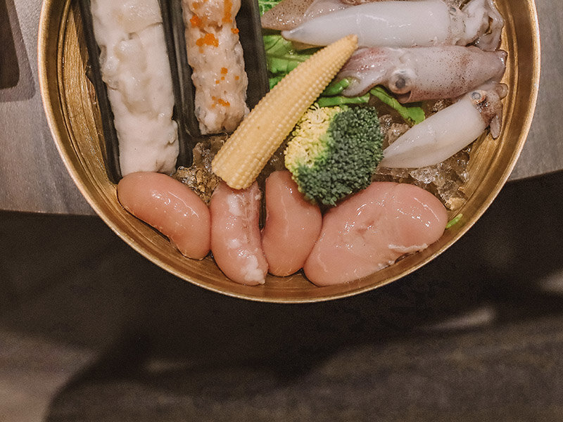 芙洛麗 銅話鍋物 | 草莓季草莓吃到飽、18種肉品、16種哈根達斯、莫凡彼冰淇淋、海鮮、雞胇任你吃還有海尼根啤酒暢飲無限喝