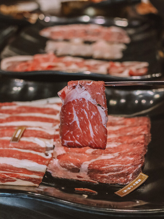 芙洛麗 銅話鍋物 | 草莓季草莓吃到飽、18種肉品、16種哈根達斯、莫凡彼冰淇淋、海鮮、雞胇任你吃還有海尼根啤酒暢飲無限喝