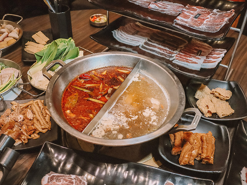 芙洛麗 銅話鍋物 | 草莓季草莓吃到飽、18種肉品、16種哈根達斯、莫凡彼冰淇淋、海鮮、雞胇任你吃還有海尼根啤酒暢飲無限喝