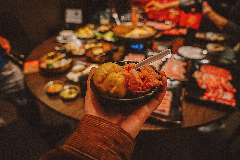 芙洛麗 銅話鍋物 | 草莓季草莓吃到飽、18種肉品、16種哈根達斯、莫凡彼冰淇淋、海鮮、雞胇任你吃還有海尼根啤酒暢飲無限喝