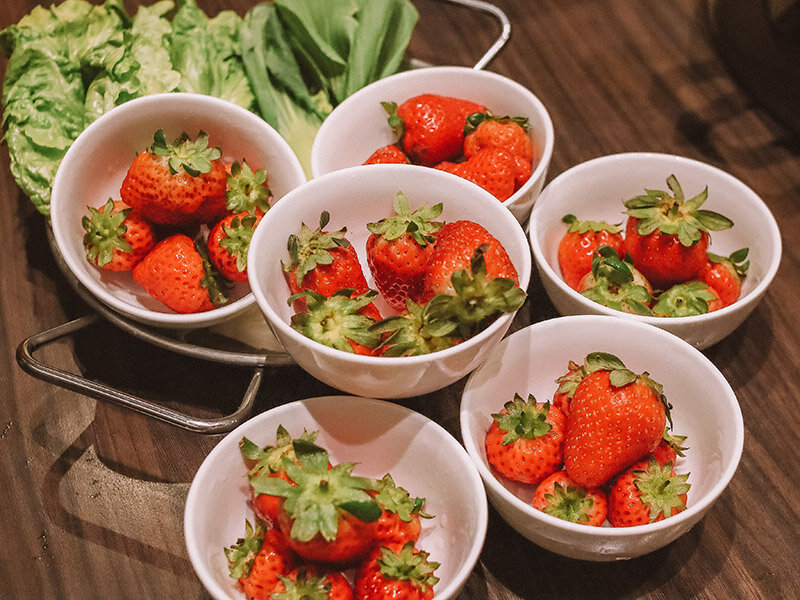 芙洛麗 銅話鍋物 | 草莓季草莓吃到飽、18種肉品、16種哈根達斯、莫凡彼冰淇淋、海鮮、雞胇任你吃還有海尼根啤酒暢飲無限喝