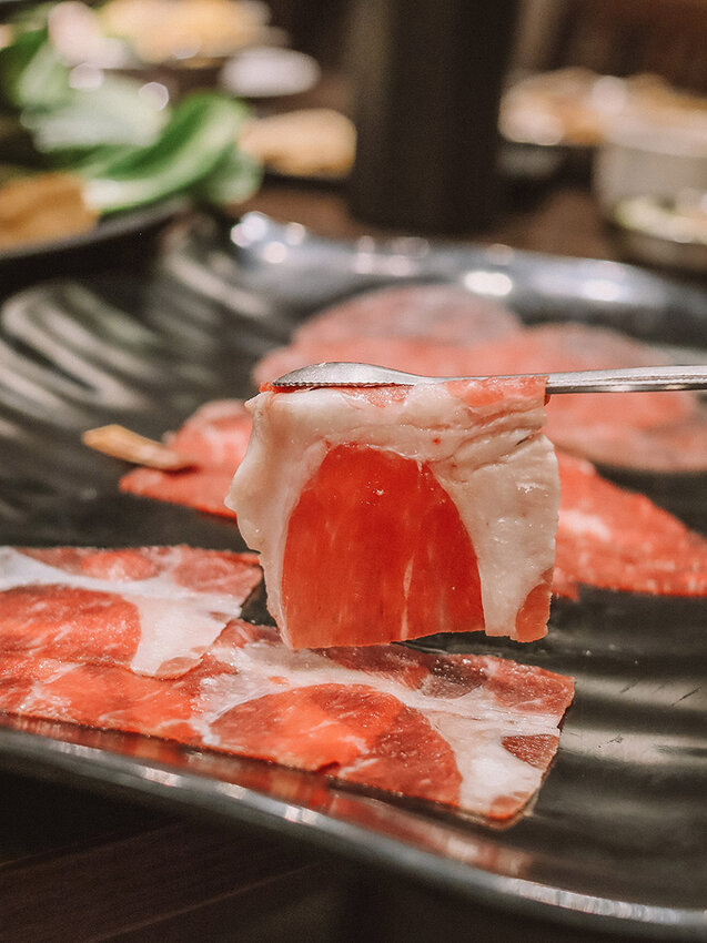 芙洛麗 銅話鍋物 | 草莓季草莓吃到飽、18種肉品、16種哈根達斯、莫凡彼冰淇淋、海鮮、雞胇任你吃還有海尼根啤酒暢飲無限喝