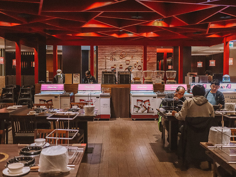 芙洛麗 銅話鍋物 | 草莓季草莓吃到飽、18種肉品、16種哈根達斯、莫凡彼冰淇淋、海鮮、雞胇任你吃還有海尼根啤酒暢飲無限喝