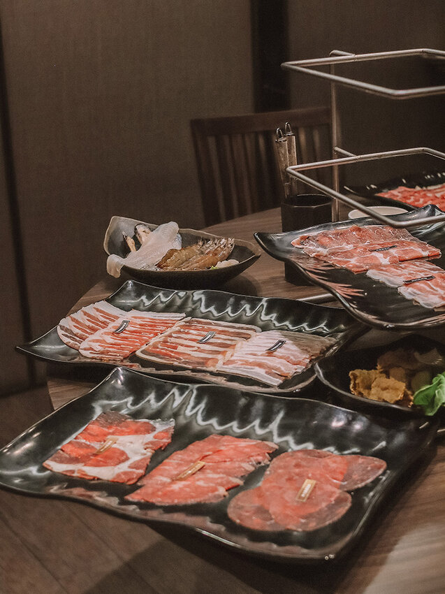 芙洛麗 銅話鍋物 | 草莓季草莓吃到飽、18種肉品、16種哈根達斯、莫凡彼冰淇淋、海鮮、雞胇任你吃還有海尼根啤酒暢飲無限喝