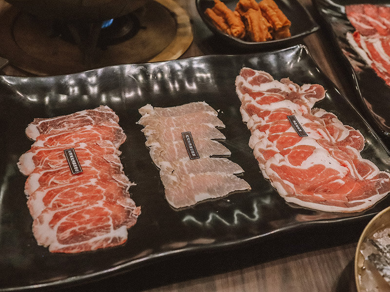 芙洛麗 銅話鍋物 | 草莓季草莓吃到飽、18種肉品、16種哈根達斯、莫凡彼冰淇淋、海鮮、雞胇任你吃還有海尼根啤酒暢飲無限喝