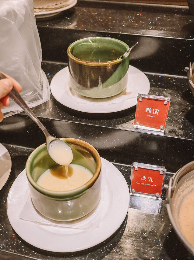 芙洛麗 銅話鍋物 | 草莓季草莓吃到飽、18種肉品、16種哈根達斯、莫凡彼冰淇淋、海鮮、雞胇任你吃還有海尼根啤酒暢飲無限喝