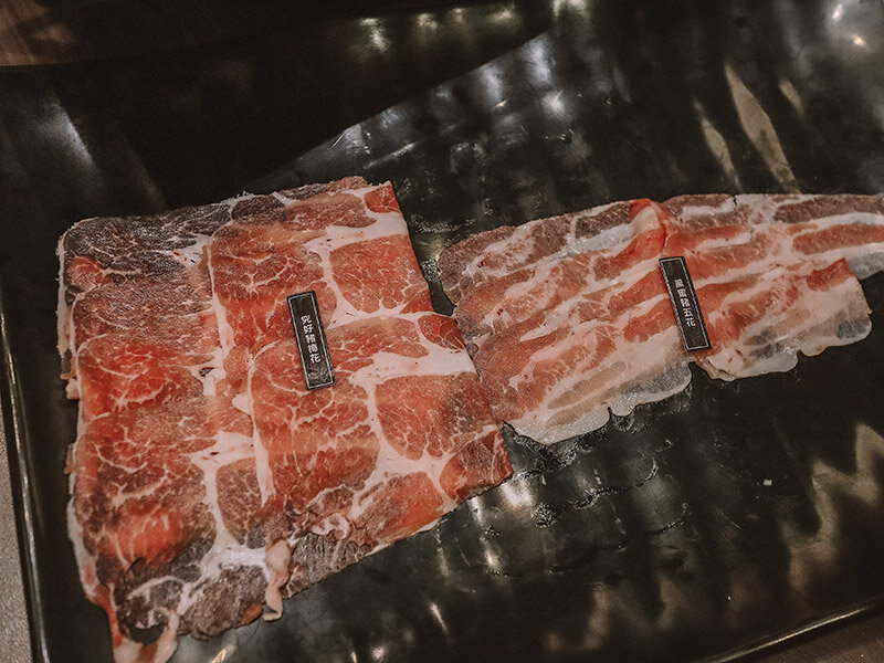 芙洛麗 銅話鍋物 | 草莓季草莓吃到飽、18種肉品、16種哈根達斯、莫凡彼冰淇淋、海鮮、雞胇任你吃還有海尼根啤酒暢飲無限喝