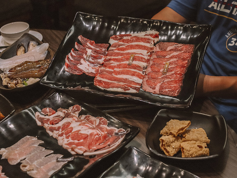 芙洛麗 銅話鍋物 | 草莓季草莓吃到飽、18種肉品、16種哈根達斯、莫凡彼冰淇淋、海鮮、雞胇任你吃還有海尼根啤酒暢飲無限喝