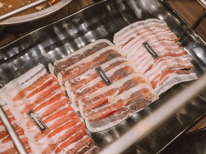 芙洛麗 銅話鍋物 | 草莓季草莓吃到飽、18種肉品、16種哈根達斯、莫凡彼冰淇淋、海鮮、雞胇任你吃還有海尼根啤酒暢飲無限喝