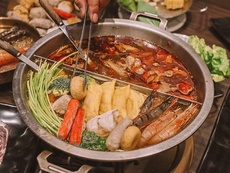 芙洛麗 銅話鍋物 | 草莓季草莓吃到飽、18種肉品、16種哈根達斯、莫凡彼冰淇淋、海鮮、雞胇任你吃還有海尼根啤酒暢飲無限喝