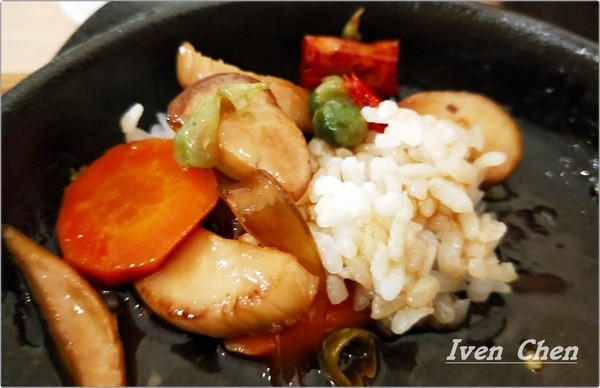 鮮蔬活複合式蔬食料理：《松山捷運小巨蛋站蔬食》推薦隱藏在巷弄的人文鮮活養生素食餐廳\健康有機認證蔬食-『鮮蔬活複合式蔬食料理』