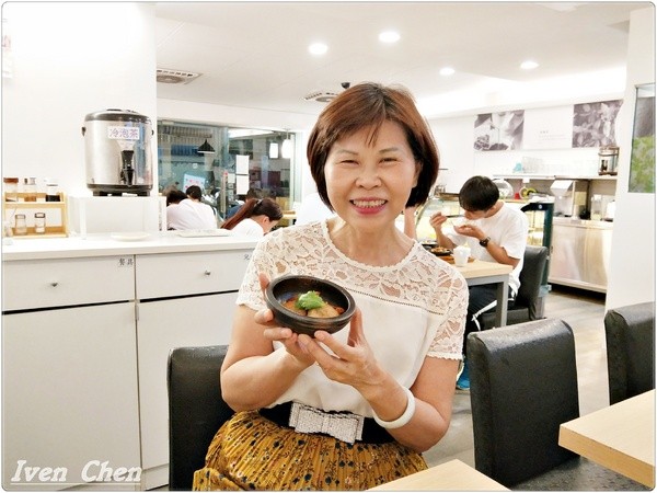 鮮蔬活複合式蔬食料理：《松山捷運小巨蛋站蔬食》推薦隱藏在巷弄的人文鮮活養生素食餐廳\健康有機認證蔬食-『鮮蔬活複合式蔬食料理』